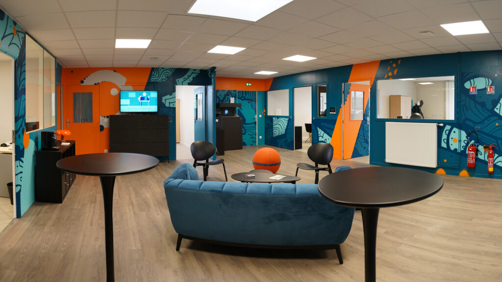 img src="photo-ocean.jpg" alt="ocean de l’agence de communication en Normandie à Rouen"